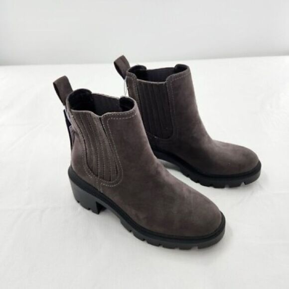 NWT UNIVERSAL THREAD 12 Naya Heeled Chelsea Boots Gray - Picture 1 of 10